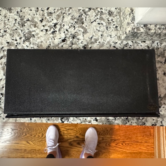 CHANEL Beauté Black Makeup Organizer with Embossed Floral Design - Picture 3 of 9